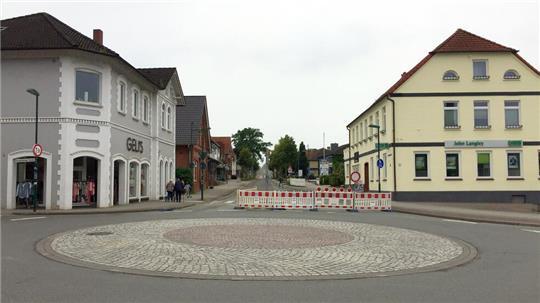 Die Ortsdurchfahrt über die Friedrich-Huth-Straße und die Ortskernentlastungsstraße am Bahnhof sind für den Autoverkehr gesperrt.