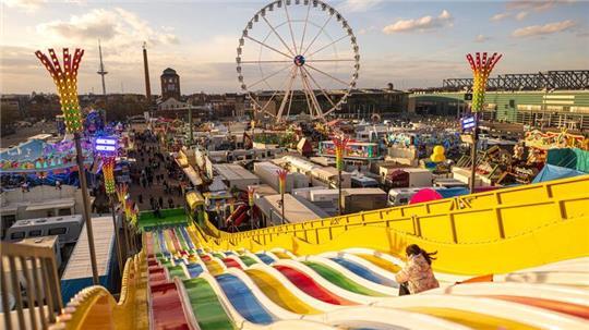 Die Osterwiese ist neben dem Freimarkt das zweite große Volksfest in Bremen.