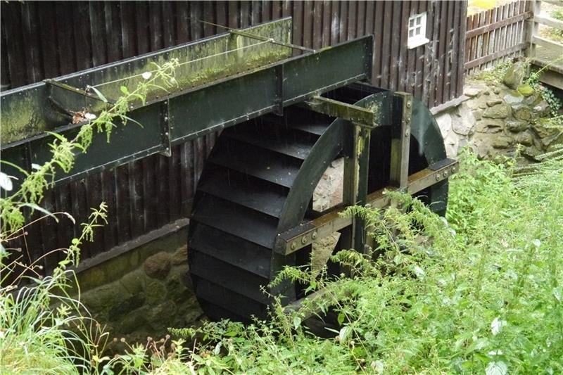 Die Ovelgönner Wassermühle bietet Gelegenheit für eine Pause.