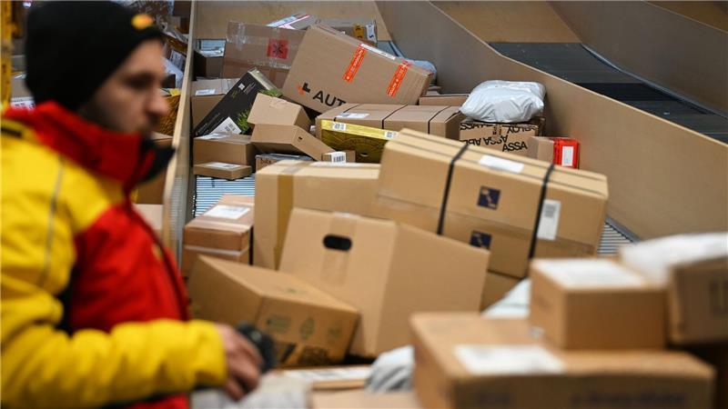 Die Paketmenge steigt deutlich, dementsprechend viel Arbeit haben Paketboten.