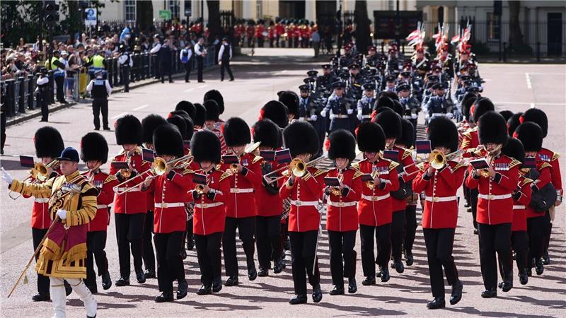 Jubel für Charles: Briten feiern König mit Geburtstagsparade Die Parade ist immer ein pompöses Spektakel.
