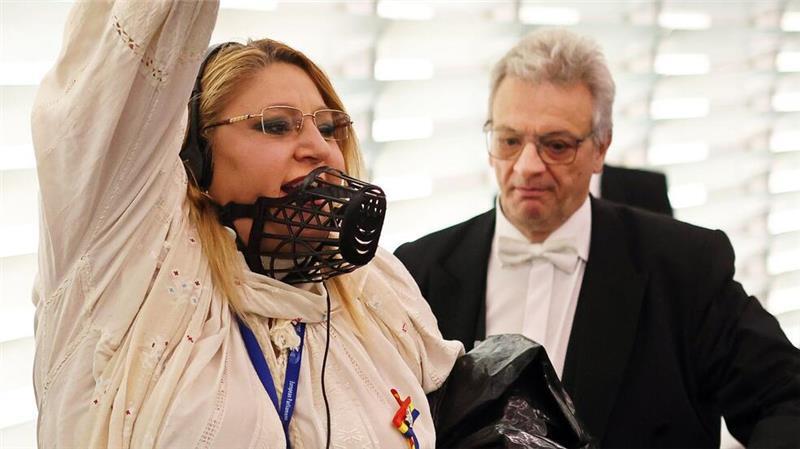 Zwischenstand: Linke in Rumänien vorn - Ultrarechte stark Die Partei der rechtsextremen und kremlfreundlichen EU-Parlamentarierin Diana Sosoaca, S.O.S. Romania, schaffte den Einzug in Rumäniens Parlament.