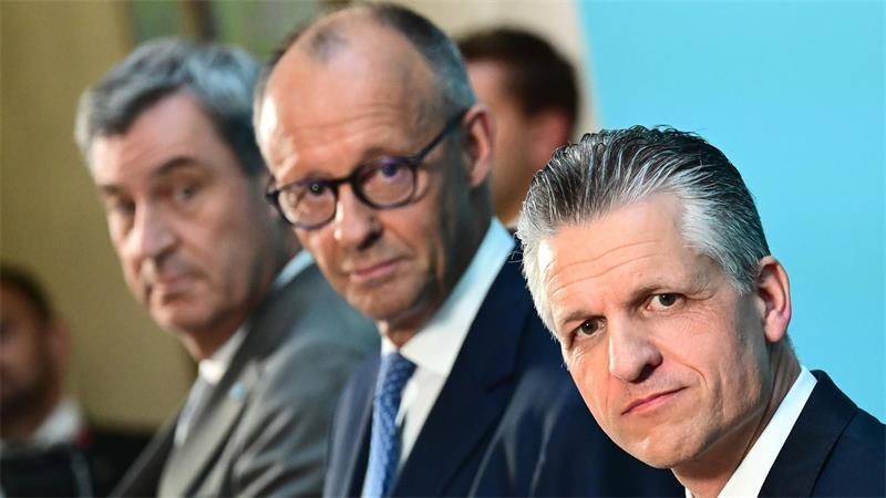 Die Parteichefs und der von ihnen vorgeschlagene neue Fraktionschef.