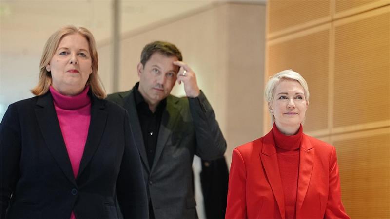 MV mit Kurs auf Rot-Rot-Grün – „Tiefe Zäsur“ für die CDU Die Parteispitze lobt die Aufholjagd der SPD in MV.