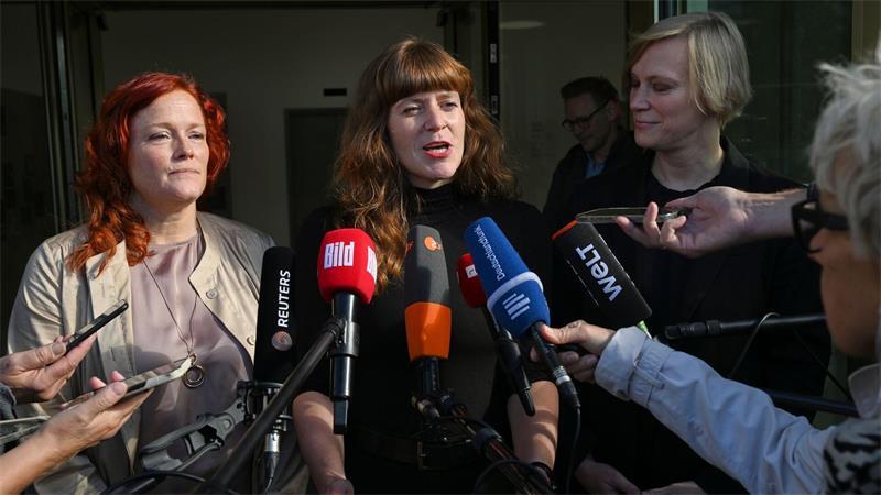 Bei Dreiergesprächen noch keine Einigung über Antisemitismus Die Parteivorsitzenden Bettina König (SPD, l-r), Kerstin Wolter (Die Linke) und Nina Stahr (Bündnis 90/Die Grünen) haben gemeinsam mit anderen Vertretern ihrer Parteien über Antisemitismus beraten.