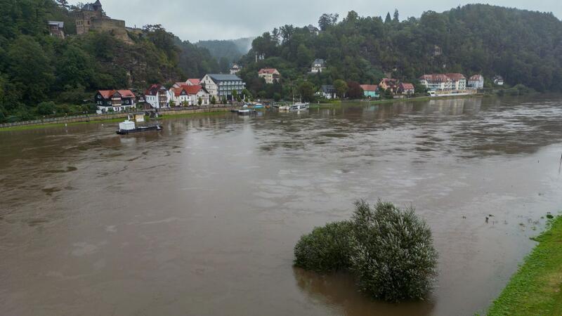 Hochwasser von Polen bis Österreich: Deutschland rüstet sich Die Pegelstände an der Elbe in Sachsen steigen.