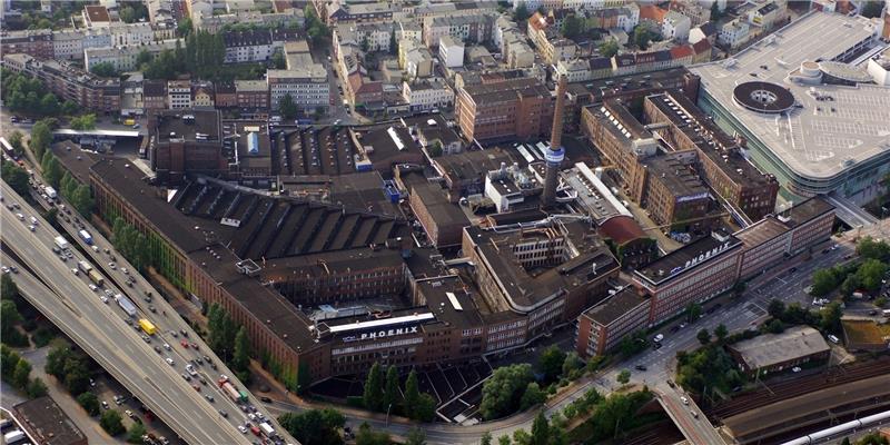 Die Phoenix-Werke im Herzen Harburgs aus der Luft gesehen. Noch heute prägt der alte Industriebetrieb, heute im Besitz von Continental, den Stadtteil im Hamburger Süden.