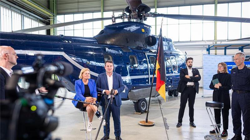 Die Pläne hatten Innenministerin Nancy Faeser und Arbeitsminister Hubertus Heil (Mitte) im August vorgestellt. Jetzt kamen sie noch mal zum Vollzug. (Archivbild)