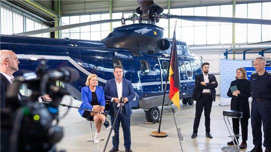 Die Pläne hatten Innenministerin Nancy Faeser und Arbeitsminister Hubertus Heil (Mitte) im August vorgestellt. Jetzt kamen sie noch mal zum Vollzug. (Archivbild)