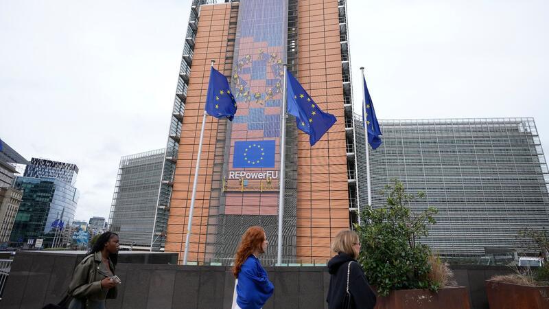 EU-Einigung: Neue Schuldenregeln sind beschlussreif Die Pläne sehen vor, dass bei EU-Zielvorgaben für den Abbau von zu hohen Defiziten und Schuldenständen die individuelle Situation von Ländern stärker als bislang berücksichtigt wird.