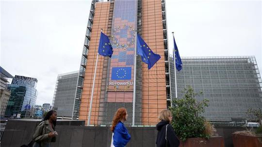 Die Pläne sehen vor, dass bei EU-Zielvorgaben für den Abbau von zu hohen Defiziten und Schuldenständen die individuelle Situation von Ländern stärker als bislang berücksichtigt wird.