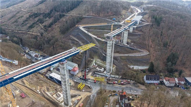 Schnieder: Bis 2032 sollen marode Brücken saniert sein Die Planung und Wiedererrichtung von Brücken sollen schneller gehen als bisher.