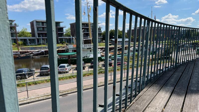 Die Plattform vom Spiegelberg bietet einen guten Blick auf den Stadthafen mit der Gruendiek und der kleine Hafencity.