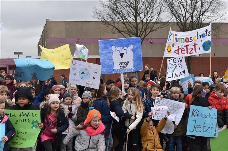 Die Politik erfüllt ihre Forderung – in Jork: 2019 gingen Schüler in Jork zwei Mal bei Klimaschutz-Demonstrationen im Zuge der „Fridays for Future“-Bewegung auf die Straße und folgten dem Aufruf der schwedischen Umweltaktivistin Greta Thunb