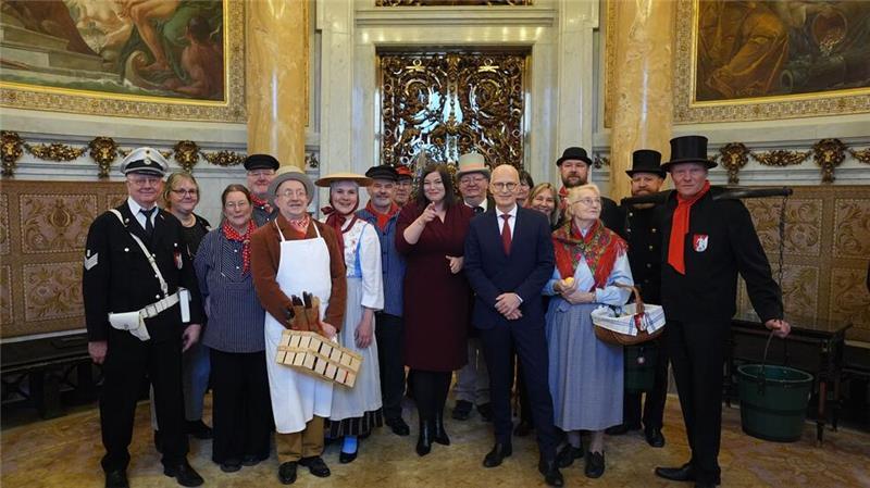Glückwünsche zum Neujahrsempfang im Hamburger Rathaus Die Politiker nahmen zahlreiche Grüße und Glückwünsche im Turmzimmer des Rathauses entgegengenommen.