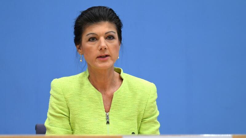 Wagenknecht verlässt die Linke und gründet eigene Partei Die Politikerin Sahra Wagenknecht spricht während der Pressekonferenz zur Gründung des Vereins „Bündnis Sahra Wagenknecht - Für Vernunft und Gerechtigkeit“.