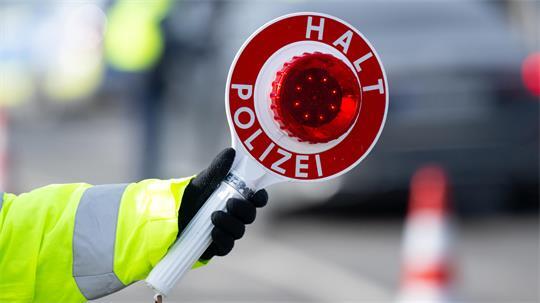 Die Polizei Bremerhaven hat am Montag zwischen 9 und 15 Uhr im gesamten Stadtgebiet Autofahrer kontrolliert. (Symbolbild)