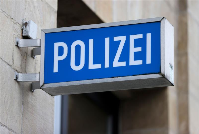 Die Polizei Harsefeld sucht den Unfallverursacher sowie weitere Zeugen. Foto: dpa-Bildfunk