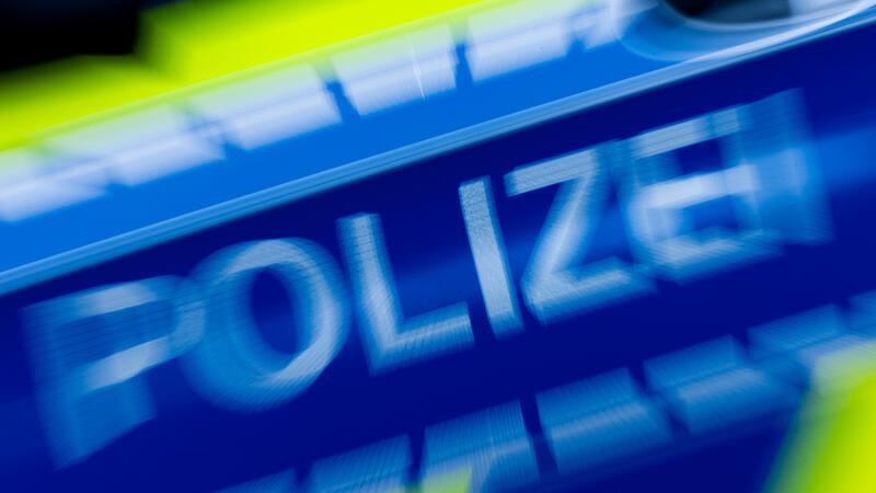Die Polizei Rotenburg musste am Freitag wegen eines umgekippten Traktor-Anhängers ausrücken.