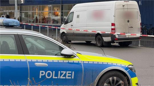 Die Polizei bitten Zeugen des Überfalls um Hinweise.