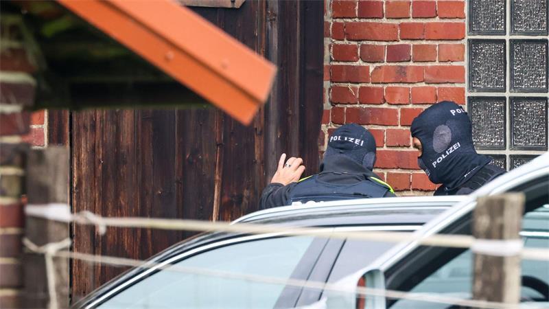 Ex-BND-Präsident Hanning unter Spionageverdacht festgenommen Die Polizei durchsucht das Grundstück von Ex-BND-Präsident August Hanning in Nordrhein-Westfalen.