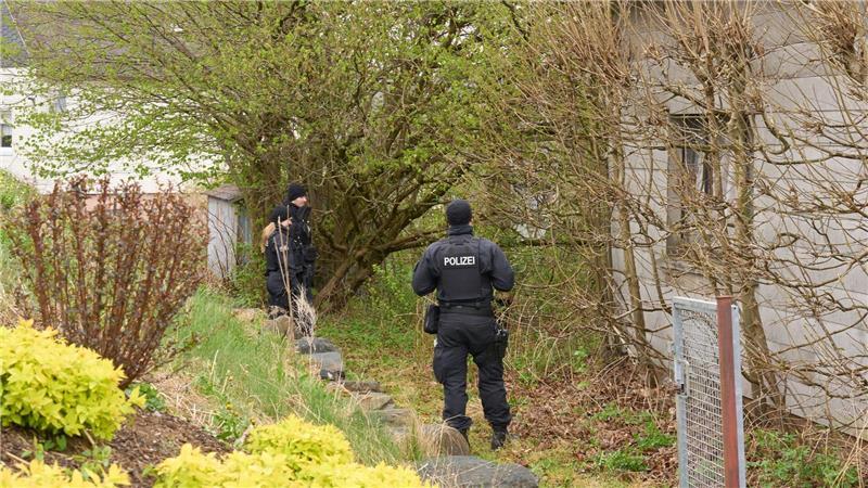 Die Polizei durchsucht in der Region immer wieder verschiedene Orte.