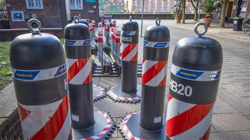 Von A bis Z - Wissenswertes zum Tag der Deutschen Einheit Die Polizei erarbeitete ein Sicherheitskonzept - unter anderem mit Absperrungen. (Archivbild)