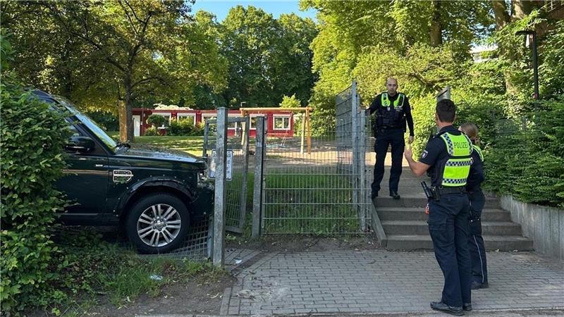 Die Polizei ermittelt aktuell noch den Unfallhergang.