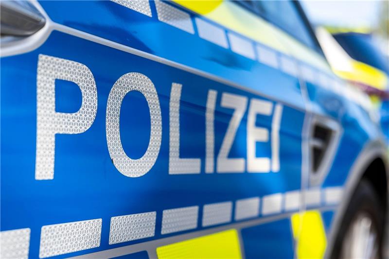 Die Polizei ermittelt gegen den bislang unbekannten Autofahrer wegen fahrlässiger Körperverletzung und Unfallflucht. Foto: dpa-Bildfunk