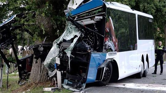 Die Polizei ermittelt nach dem tödlichen Unfall weiter zur Unfallursache.