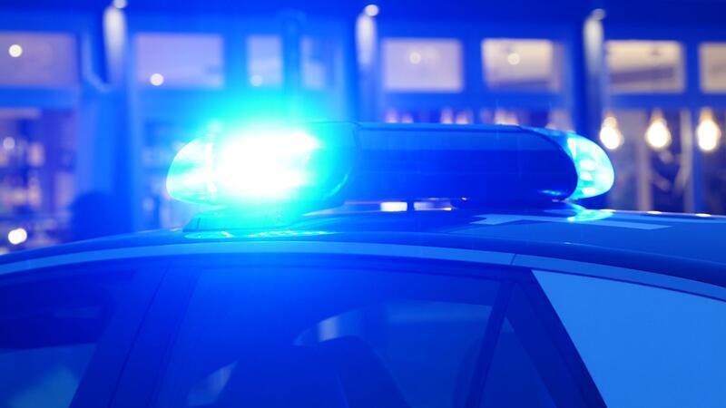 Überfall in Hamburg: Tankstellenmitarbeiter schlägt Räuber Waffe aus der Hand Die Polizei ermittelt nach einem Überfall auf eine Tankstelle. (Symbolbild)