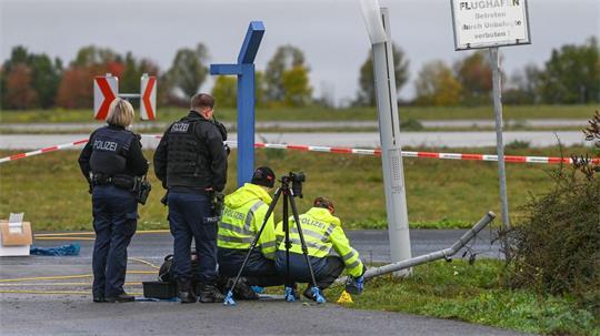 Die Polizei ermittelt nach einem erneuten Sicherheitsvorfall am Flughafen Leipzig/Halle.