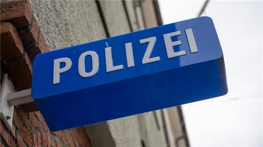 Die Polizei ermittelt wegen des Verdachts der Vergewaltigung. (Symbolbild)