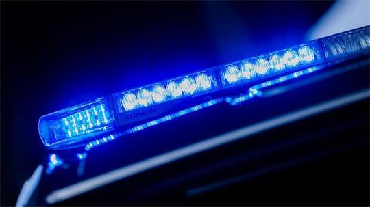 Die Polizei ermittelt wegen des Verdachts der Gefährdung des öffentlichen Friedens und will den Männern die Kosten des Einsatzes in Rechnung stellen. (Symbolbild)