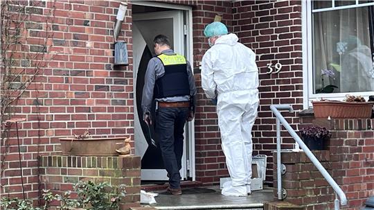Die Polizei ermittelt weiterhin im Fall der getöteten Frau von Apensen.
