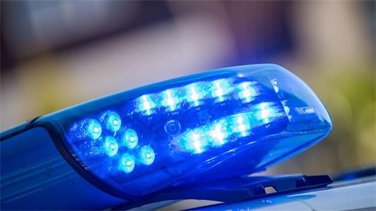 Die Polizei fahndet nach dem oder der Flüchtigen. (Symbolbild)