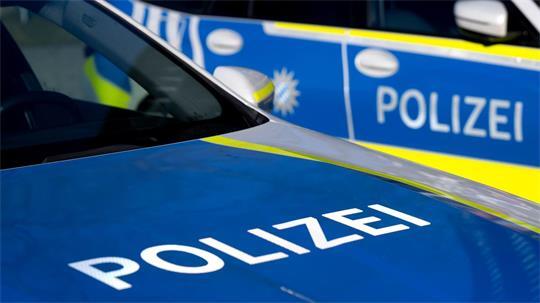 Die Polizei fahndet nach zwei jungen Männern. (Symbolbild)