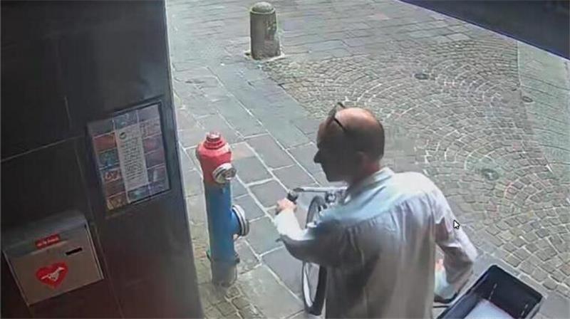 Die Polizei fragt: Wer kennt diesen Mann?