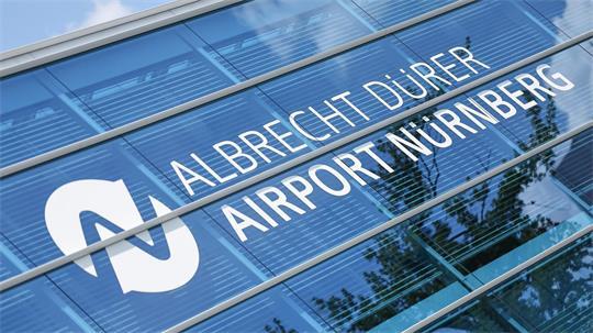 Die Polizei hat den Flughafen in Nürnberg abgesperrt. (Archivbild)