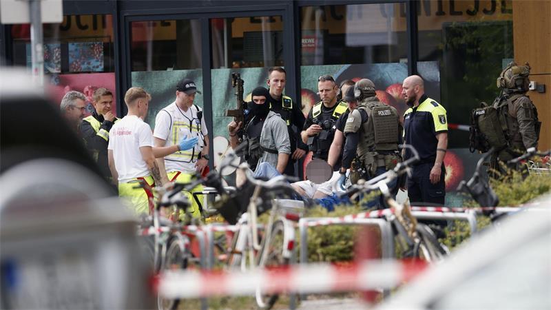 Die Polizei hat eine Geiselnahme in einem Berliner Supermarkt beendet. 
