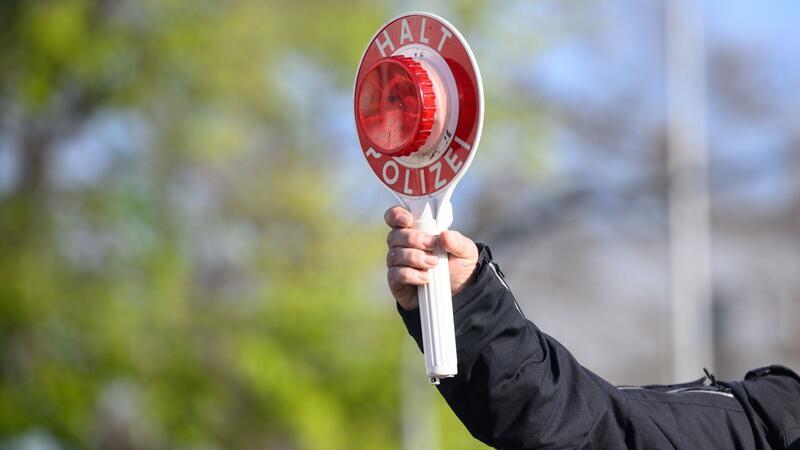 Polizei stoppt Fahrer ohne Führerschein – 4,4 Promille Die Polizei hat einen Autofahrer mit 4,4 Promile am Steuer gestoppt. (Symbolfoto)