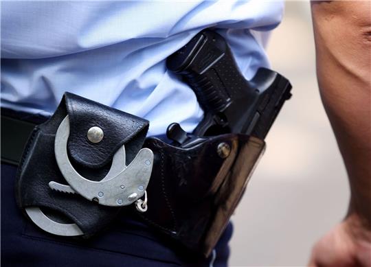 Die Polizei hat einen Hauptverdächtigen und einen mutmaßlichen Mittäter festgenommen.