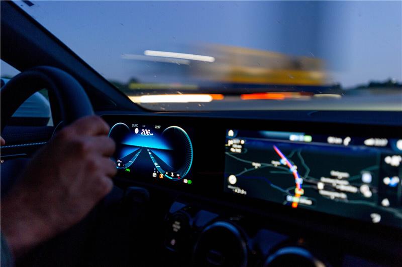 18-jähriger Fahranfänger rast 80 km/h zu schnell durch Geestland Die Polizei hat einen betrunkenen Raser auf der Autobahn 2 bei Hannover gestoppt. Foto: Randy Tarampi