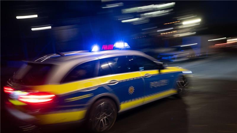 Kilometerlange Verfolgung: Autofahrerin ignoriert Polizei Die Polizei hat in Lamstedt eine Autofahrerin kilometerlang verfolgt.