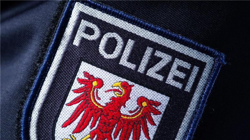 Die Polizei hat nach Zeugenhinweisen ein totes Baby in einem Wohnhaus gefunden. (Symbolbild)