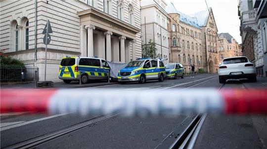 Die Polizei hatte den Bereich vor dem Bonner Landgericht nach Fund des abgetrennten Kopfes abgesperrt.