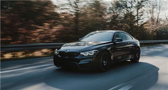 Die Polizei hatte den jungen Mann zuvor auf der A27 im nicht zugelassenen BMW erwischt. (SYMBOLBILD)