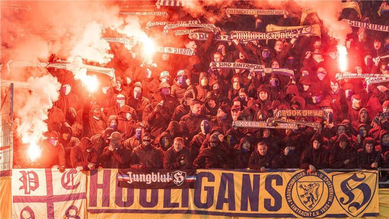Keine personalisierten Tickets beim Niedersachsen-Derby Die Polizei hofft auf ein friedliches Derby zwischen Braunschweig und Hannover.