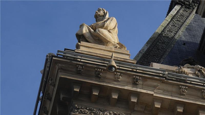 Die Polizei hofft die Louvre-Einbrecher dank zahlreicher Spuren zu fassen (Archivbild).