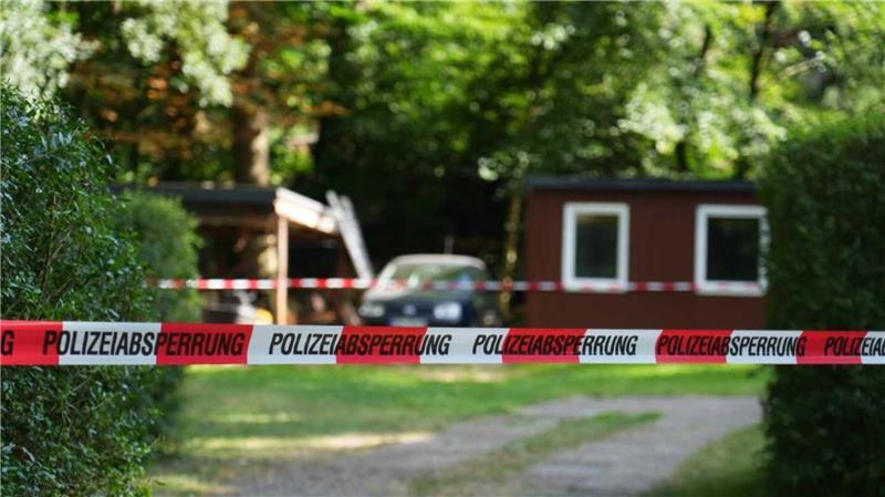 Mit Messer bedroht: Polizei schießt auf 26-Jährigen im Kreis Harburg Die Polizei im Landkreis Harburg schoss in Otter/Kleintodtshorn nach einer Messerbedrohung auf 26-jährigen Mann.